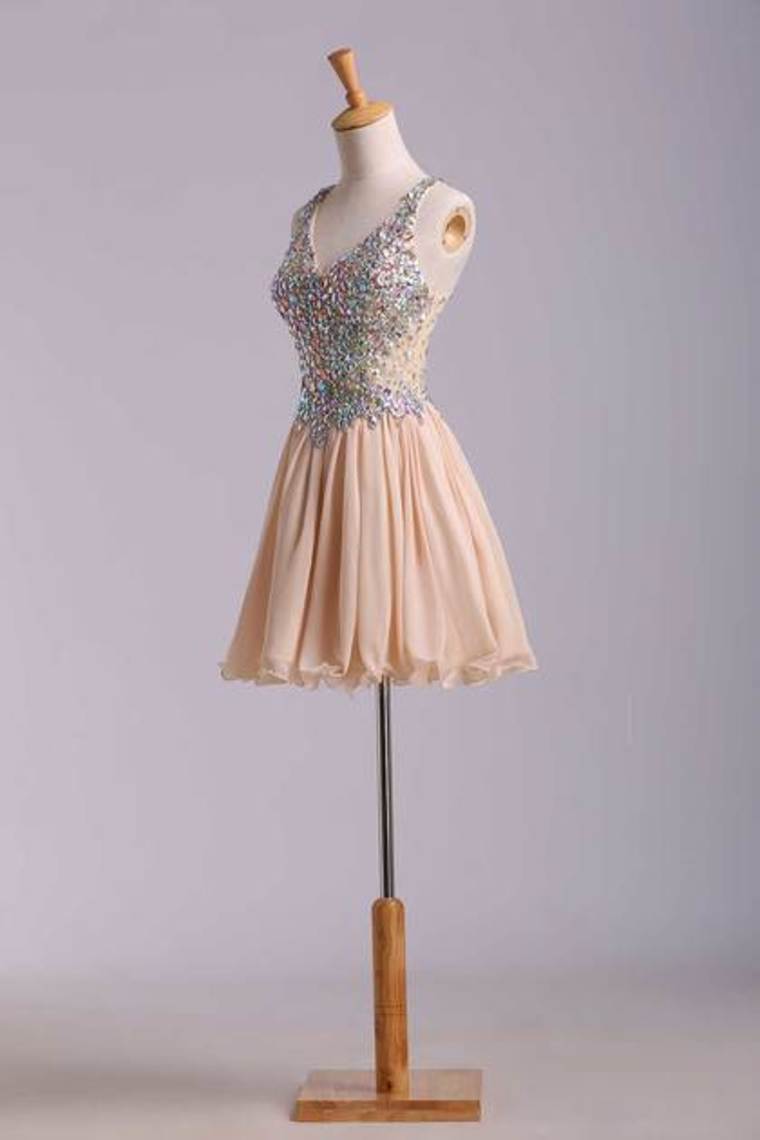 2023 Delicate Short/Mini Halter A Line/Princess Homecoming Dresses Lace&Chiffon Beaded Bodice