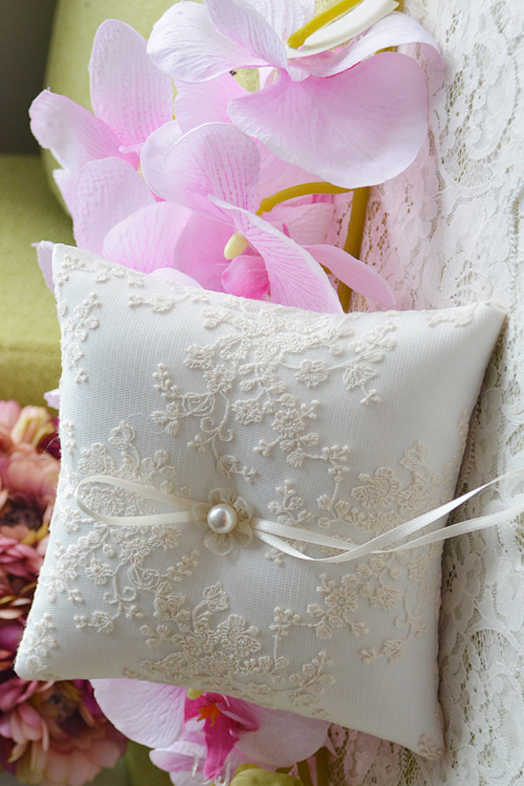 Ring Pillow In Lace With Ribbons And Pearl